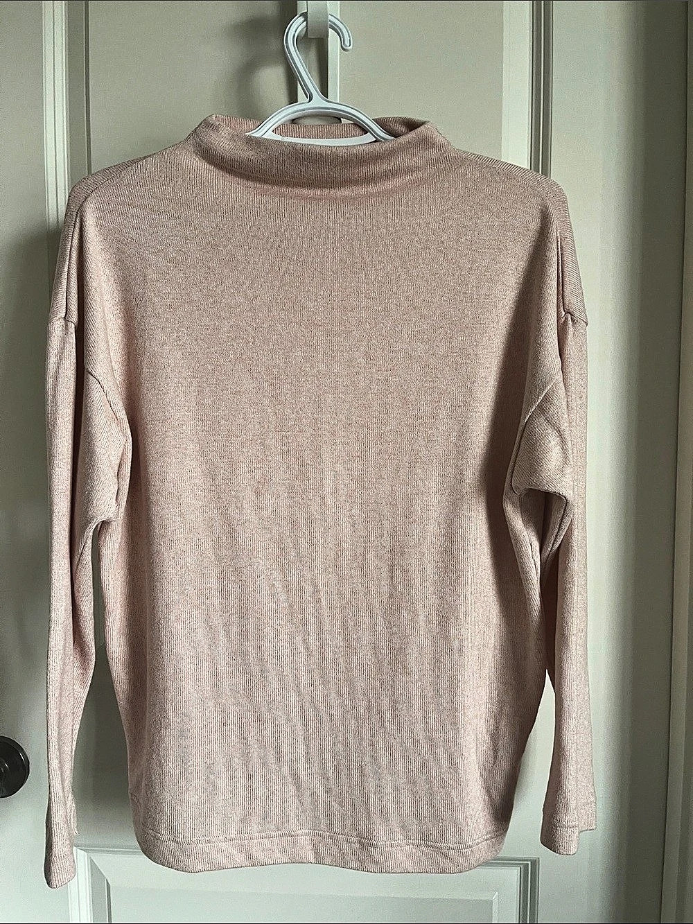 Uniqlo Pink Turtleneck Sweater Size Medium